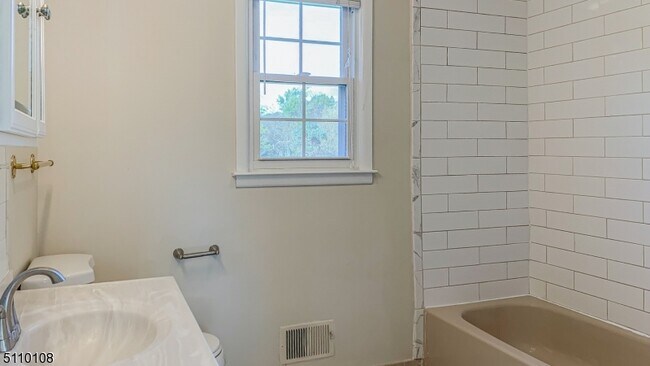 Foto del edificio - 247 Fairfield Ln