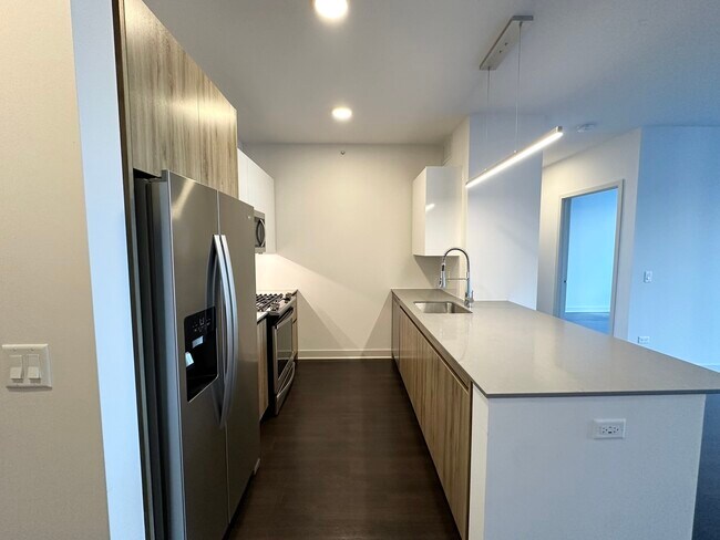 Foto del edificio - 313 W Wolf Point Plaza