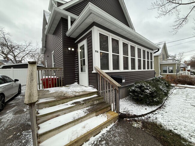 Foto del edificio - 916 1st St SE