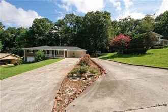 Building Photo - 840 Howard Ct SW