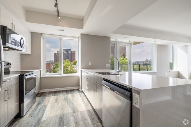 Interior Photo - 1140 Wellington