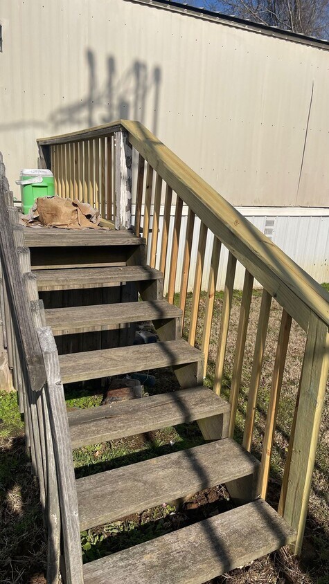 Building Photo - Coming soon! 2 bed 1 ba.