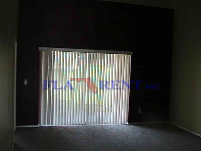 Building Photo - 3 BEDROOM / 2 BATH - 2 STORY TOWNHOUSE (SO...