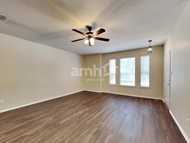 Foto del edificio - 912 Jamie Drive