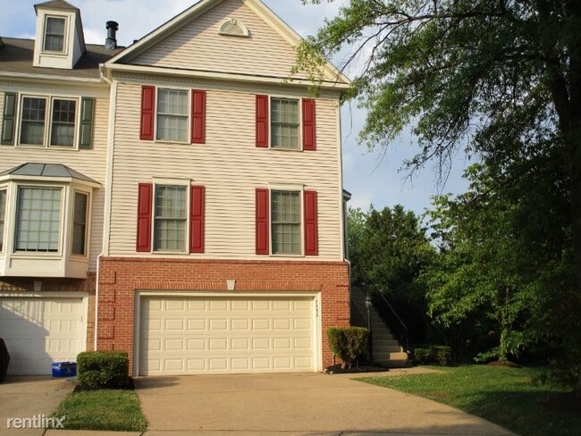 Building Photo - 3 br, 3.5 bath Townhome - 7073 Kings Manor Dr
