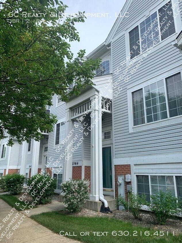 Primary Photo - 1044 Savoy Ct