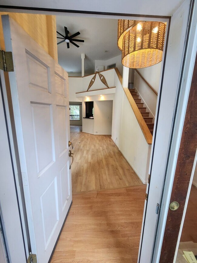 Foto del edificio - New to the Rental Market! Custom 3 Bdrm Hm w/Garage