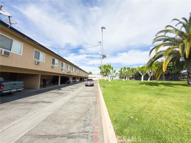 Building Photo - 3030 Vineland Ave
