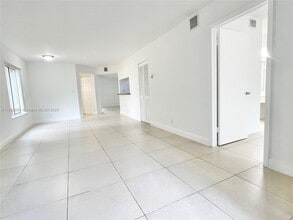 Building Photo - 9420 SW 140th Ct