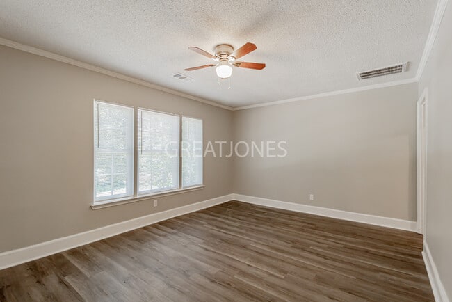 Building Photo - Charming 3 Bedroom in Warner Robins!