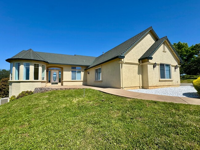Foto del edificio - Custom Home With Gorgeous Views Available ...