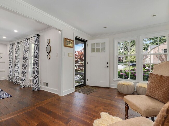 Building Photo - 4 Bedroom + Large basement - Single Family...