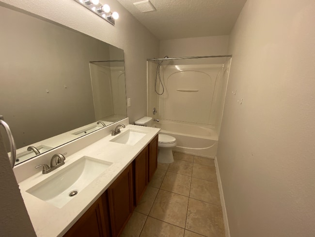 Building Photo - 1353 Karok St