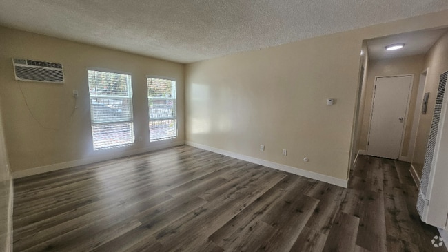 Building Photo - 815 N Benton Way
