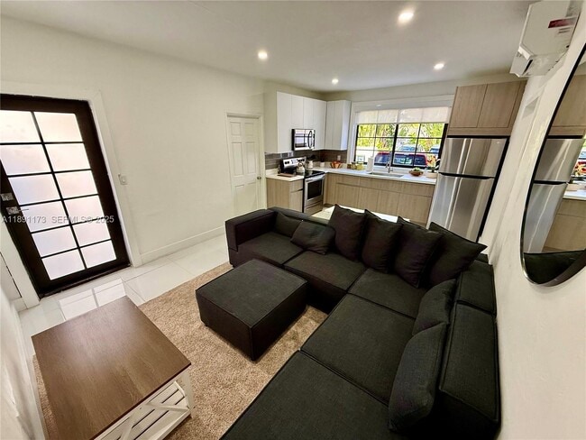 Building Photo - 733 Michigan Ave