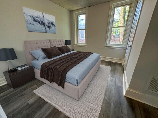 Building Photo - Refreshed 3BR/1BA Cozy Home with Porch & Fenced Yard!