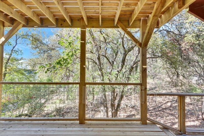 Building Photo - 908 N LBJ Dr