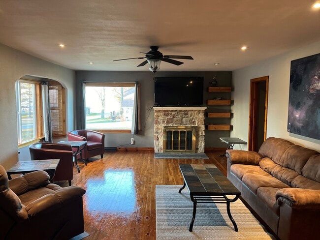 Building Photo - 812 Fremont St