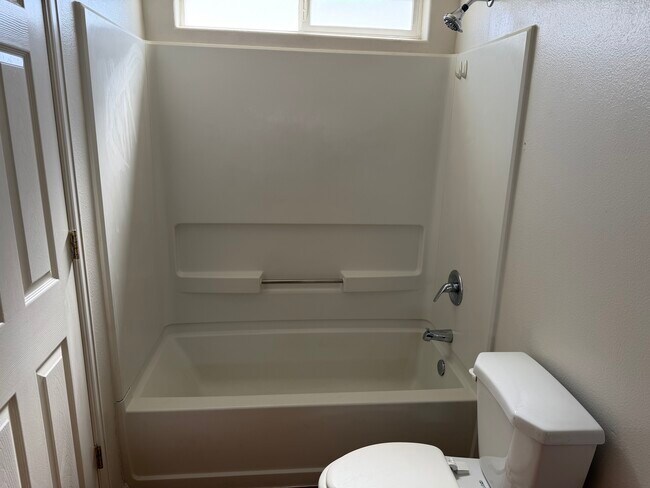Main bath - 3178 D 1/2 Rd