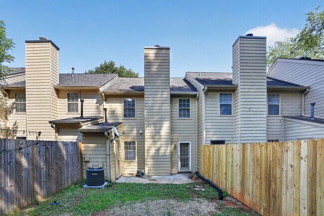 Building Photo - 1055 Westfield Trace