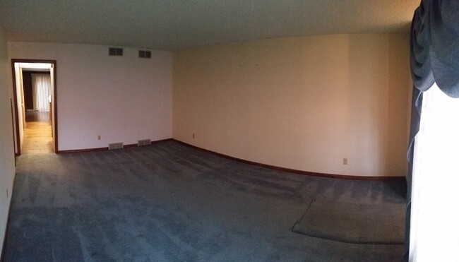 Building Photo - 5833 Highland Terrace
