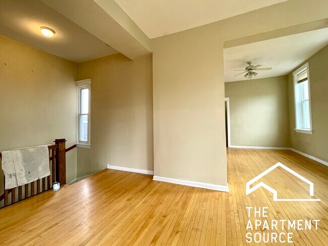 Building Photo - 2159 W Chicago Ave