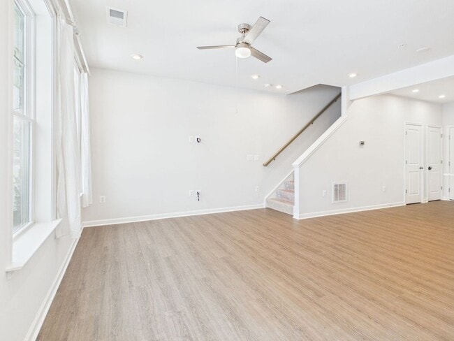 Foto del edificio - 640 Brookwood Glen Terrace