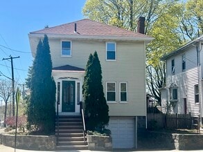 Building Photo - 616 Adams St