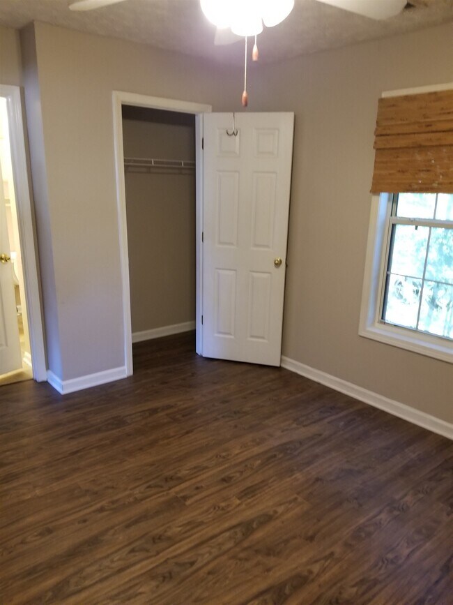 Building Photo - 1026 Pepper Cir