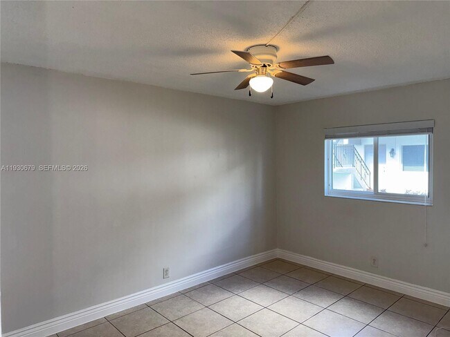 Foto del edificio - 711 NE 2nd Ave