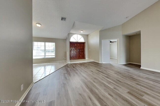 Building Photo - 1502 Overland Dr