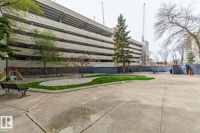 Building Photo - 8510-8111 111 St NW