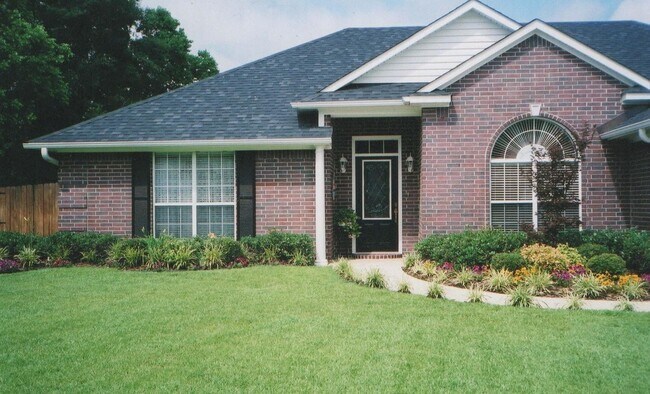 Foto del edificio - 2405 Tyler Ln