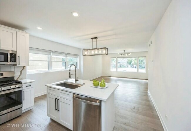 Foto del edificio - 823 N La Grange Rd