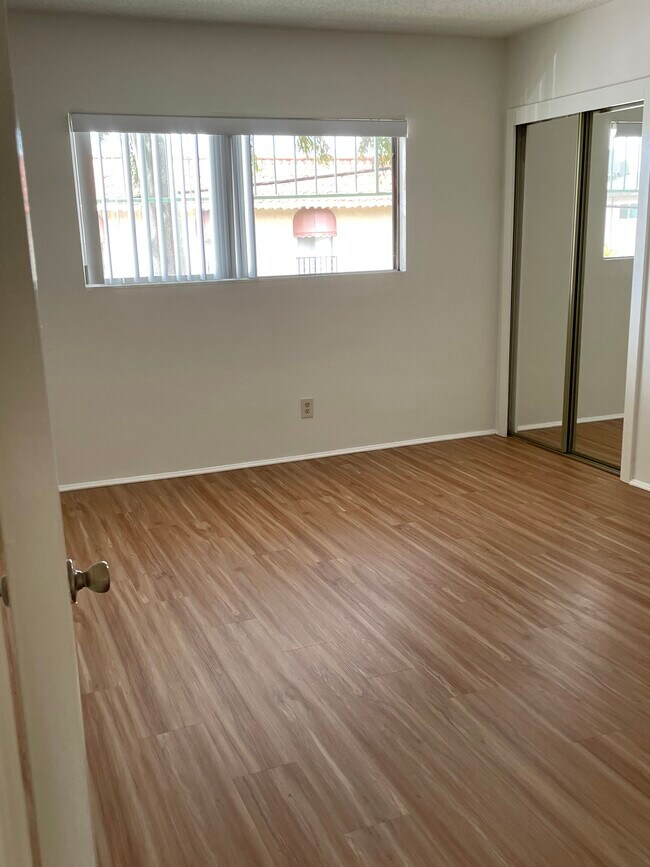 Building Photo - 2115 La Canada Crest Dr