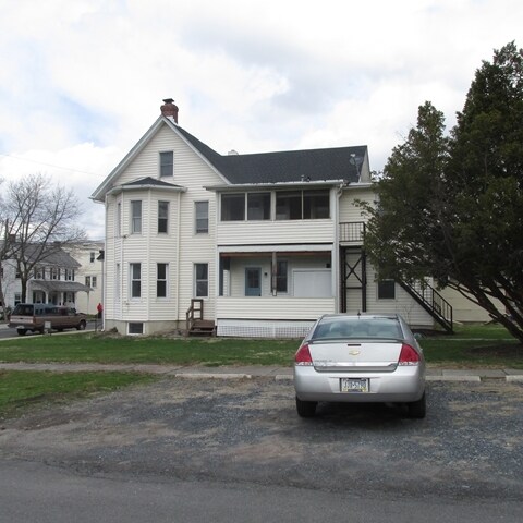 Building Photo - 107 S Hellertown Ave
