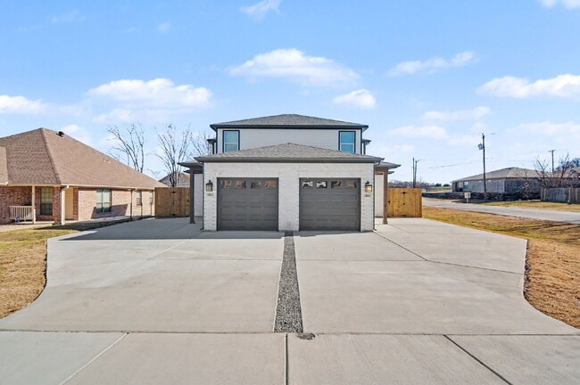 Building Photo - Comfortable Home for Rent in Established Fort Worth Neighborhood
