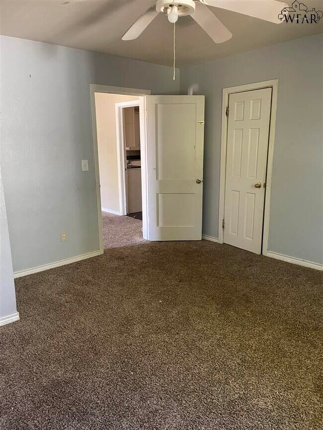 Building Photo - 712 W 3rd St