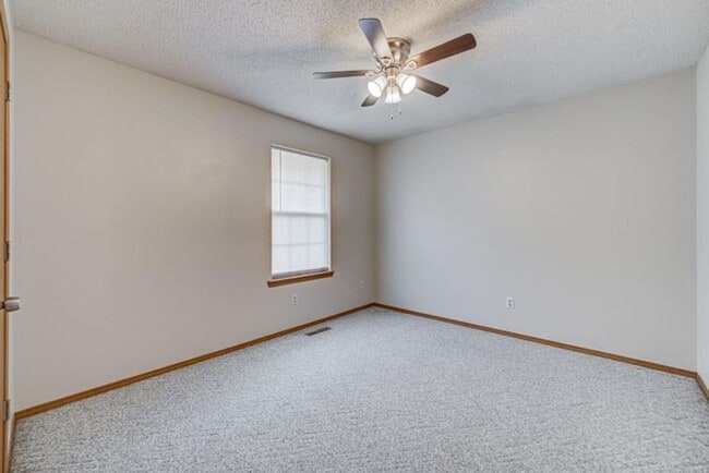 Building Photo - spacious house