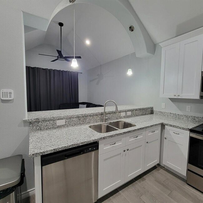 Foto del edificio - 16951 Balmoral St