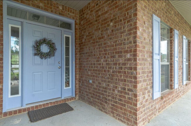 Building Photo - 32 Sonata St
