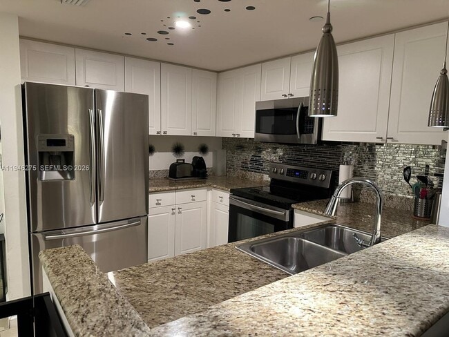 Building Photo - 19501 W Country Club Dr