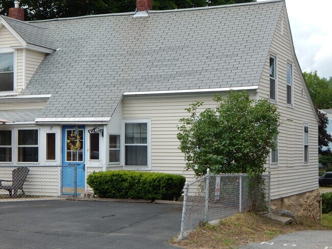 Building Photo - 17 Shirley St