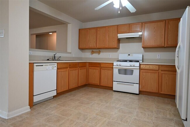 Building Photo - 9506 Abigail Dr