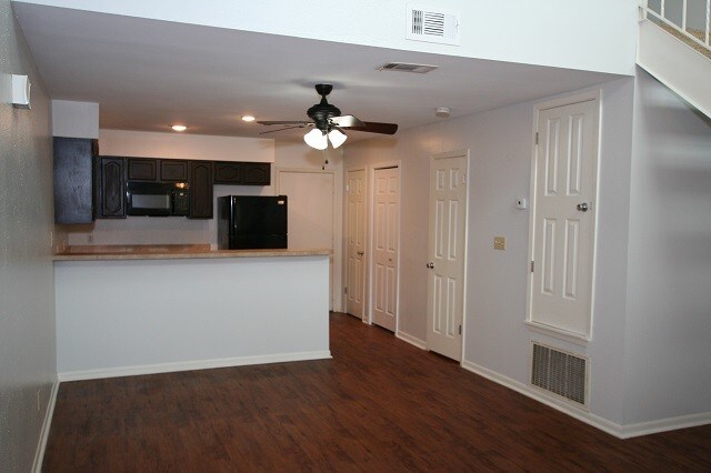 Foto principal - 2114-L Airline Rd