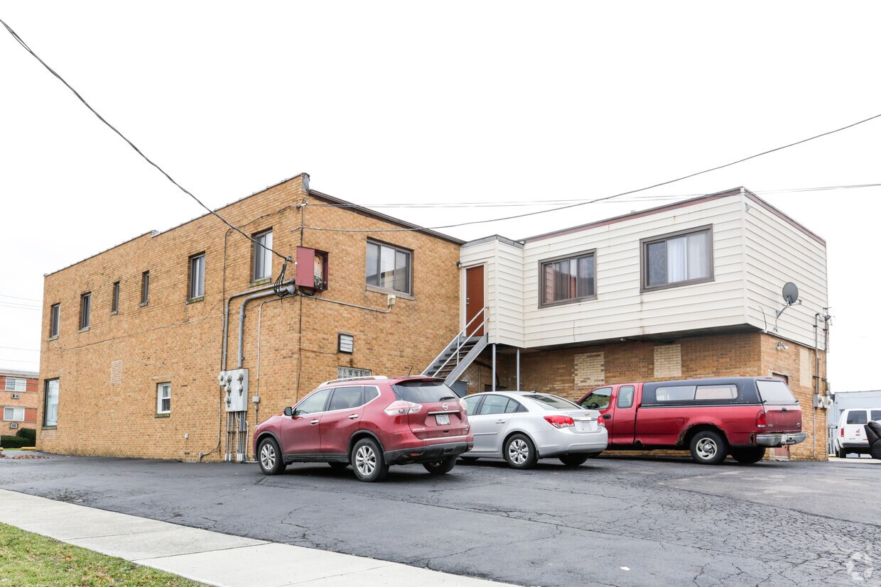 43204322 Ridge Rd, Brooklyn, OH 44144 Apartments in Brooklyn, OH