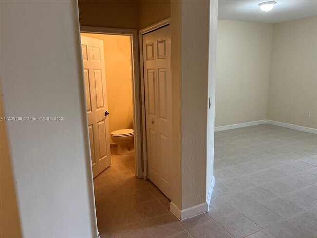 Foto del edificio - 10935 NW 79th St