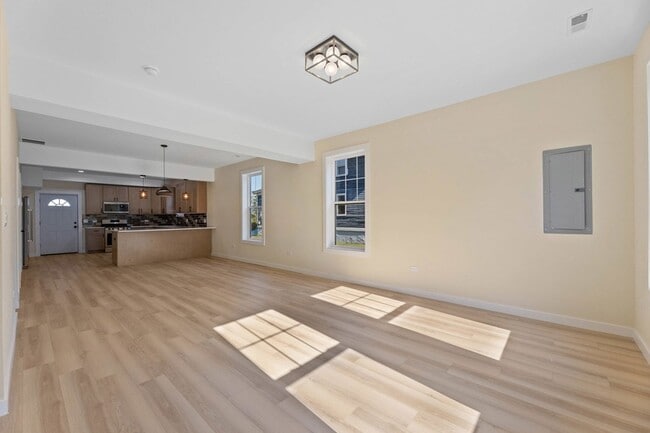 Building Photo - 76 N 4th St