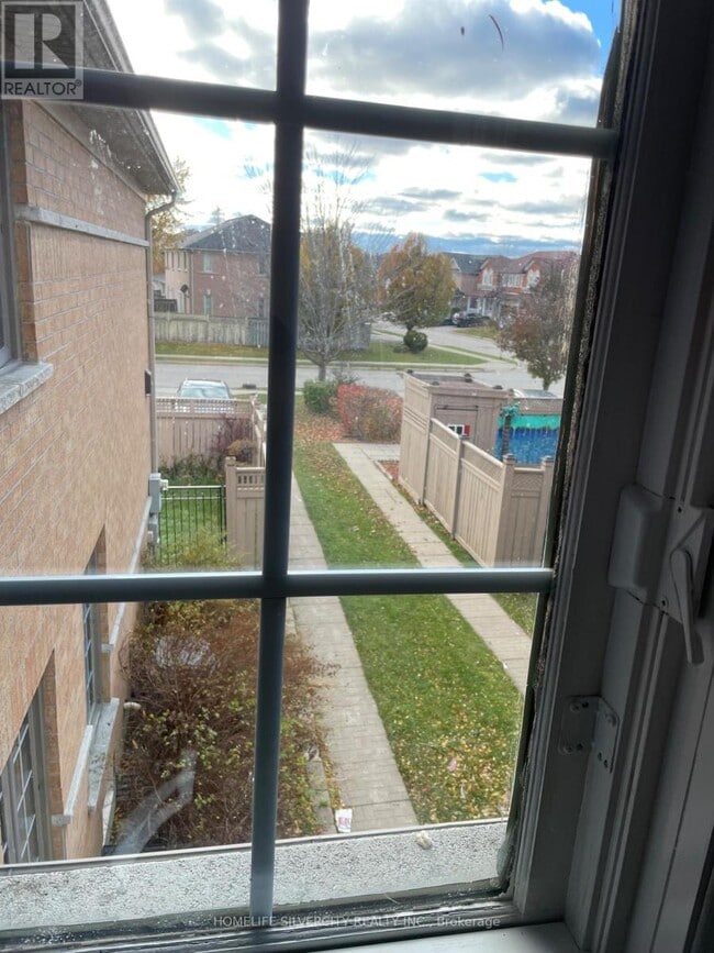 Building Photo - 51 Morningmist St