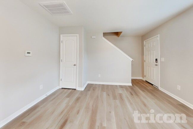 Building Photo - 427 Randolph Dr